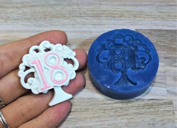 Stampo in silicone numero 18 albero della vita con farfalla per creazioni in resina, fimo e gesso