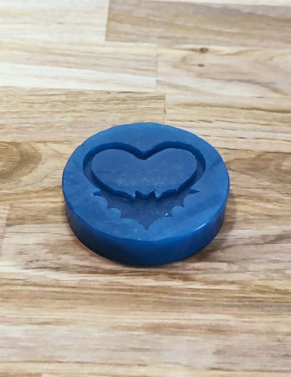 Stampo in silicone Cuore con Pipistrello per creazioni in resina e fimo - immagine 2