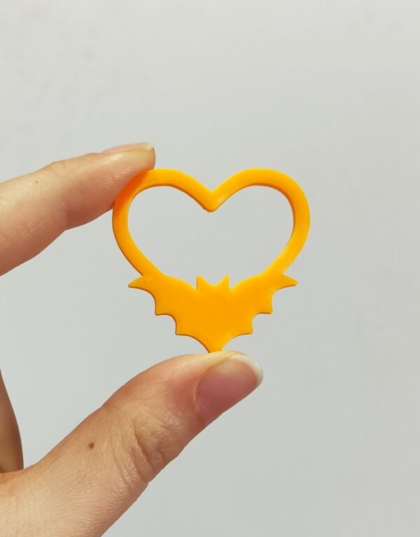 Stampo in silicone Cuore con Pipistrello per creazioni in resina e fimo - immagine 4