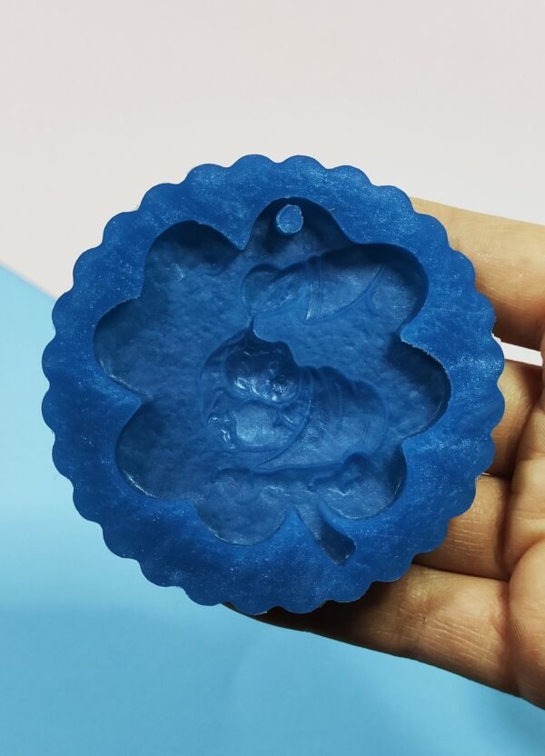 Stampo in silicone Battesimo Quadrifoglio con Bimbo per creazioni in resina e gesso - immagine 7