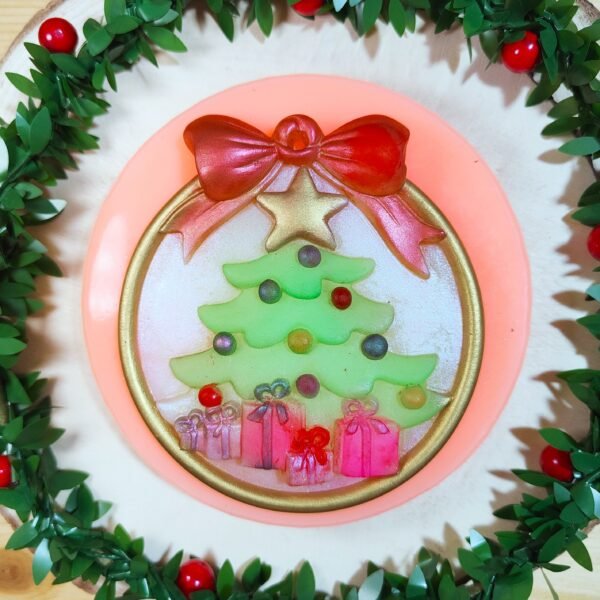 Stampo Pallina di Natale con Albero e regali 10 CM in silicone per creazioni in resina e gesso - immagine 2