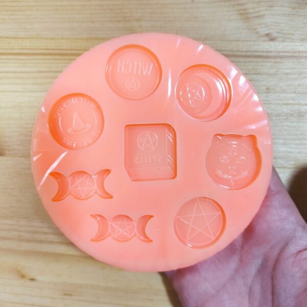 Stampo in silicone simboli esoterici Wicca 8pz per creazioni in resina e paste polimeriche - immagine 11