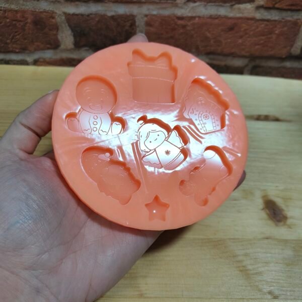 Stampo in silicone Natale 6 Soggetti 4 cm Gnomo, Calza, Angelo, Regalo, Casetta, Omino per creazioni in resina e fimo - immagine 2