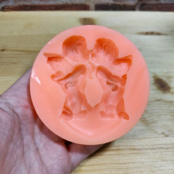 Stampo in silicone Angeli innamorati su cuore per creazioni in resina, gesso e fimo - immagine 2