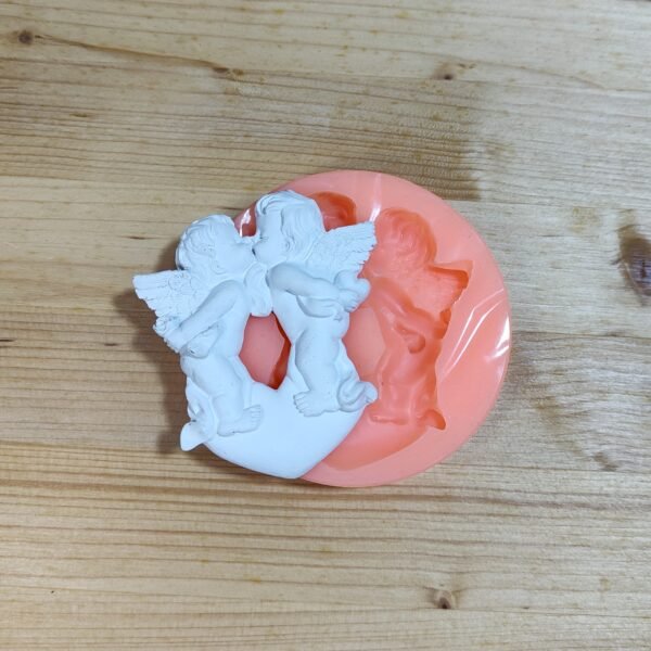Stampo in silicone Angeli innamorati su cuore per creazioni in resina, gesso e fimo - immagine 6