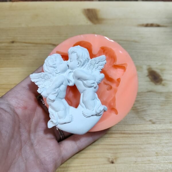 Stampo in silicone Angeli innamorati su cuore per creazioni in resina, gesso e fimo