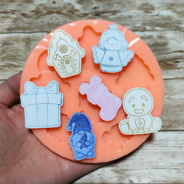 Stampo in silicone Natale 6 Soggetti 4 cm Gnomo, Calza, Angelo, Regalo, Casetta, Omino per creazioni in resina e fimo