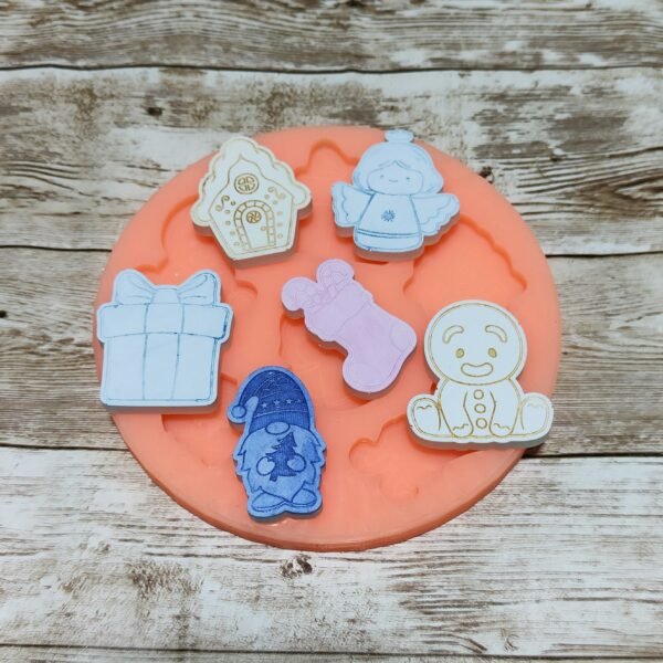 Stampo in silicone Natale 6 Soggetti 4 cm Gnomo, Calza, Angelo, Regalo, Casetta, Omino per creazioni in resina e fimo - immagine 8