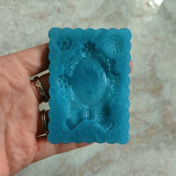 Stampo Base cameo floreale con fiocco in silicone 5x6cm per creazioni in resina, gesso, cera, sapone e paste polimeriche - immagine 3