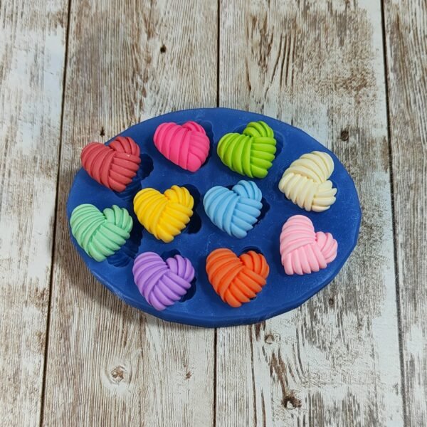 Stampo Cuori Gomitolo 10pz 2CM in silicone per creazioni in resina, gesso, sapone, cera e paste polimeriche - immagine 2