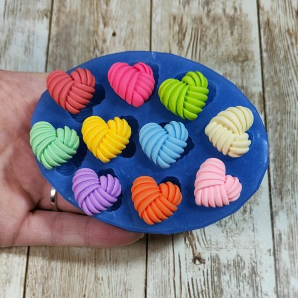 Stampo Cuori Gomitolo 10pz 2CM in silicone per creazioni in resina, gesso, sapone, cera e paste polimeriche - immagine 4