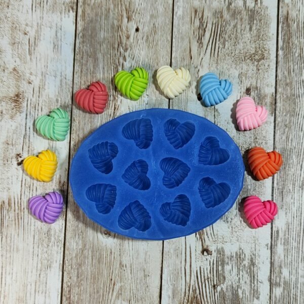 Stampo Cuori Gomitolo 10pz 2CM in silicone per creazioni in resina, gesso, sapone, cera e paste polimeriche - immagine 6
