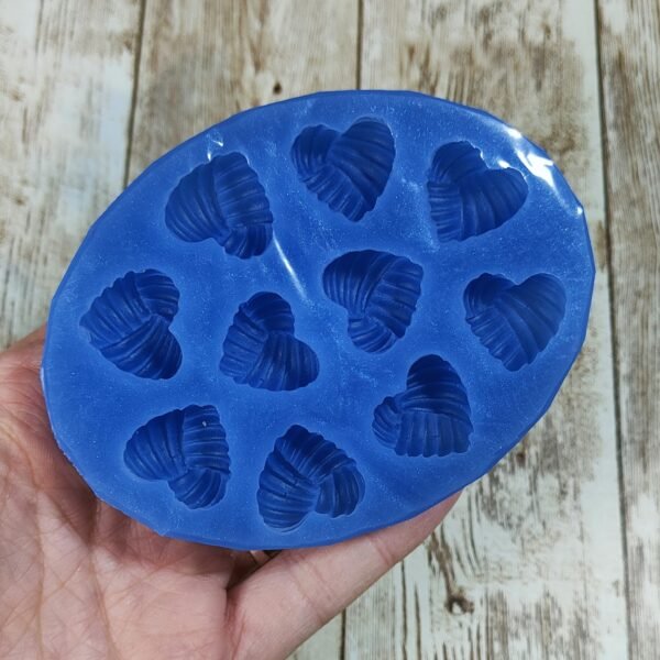 Stampo Cuori Gomitolo 10pz 2CM in silicone per creazioni in resina, gesso, sapone, cera e paste polimeriche - immagine 8