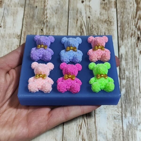 Stampo Orsetti con Fiocco 3 CM 6pz in silicone per creazioni in resina, paste polimeriche, gesso, sapone e cera - immagine 4