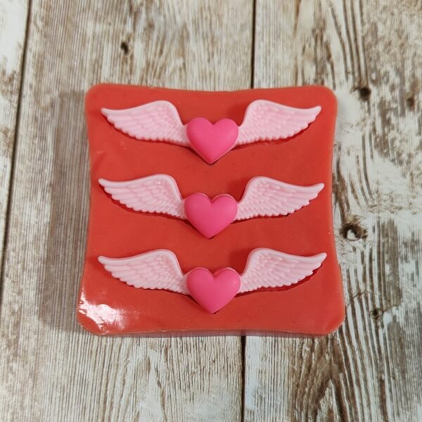 Stampo Ali con cuore 5cm 3pz in silicone per creazioni in resina, gesso, sapone, cera e paste polimeriche - immagine 4
