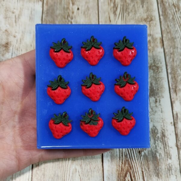 Stampo Fragole 9pz 2cm in silicone per creazioni in resina, gesso, sapone, cera e paste polimeriche - immagine 4