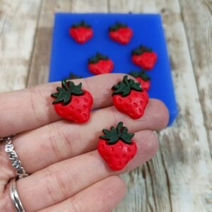 Stampo Fragole 9pz 2cm in silicone per creazioni in resina, gesso, sapone, cera e paste polimeriche