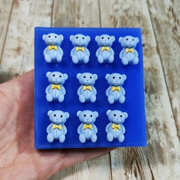 Stampo Orsetti 10pz 2cm in silicone per creazioni in resina, gesso, sapone, cera e paste polimeriche - immagine 2