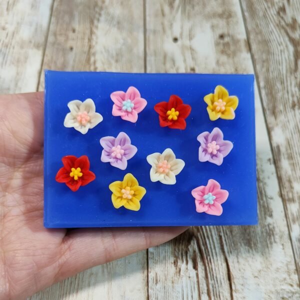 Stampo Fiori di Giglio 3D 10pz 2cm in silicone per creazioni in resina, gesso, sapone, cera e paste polimeriche - immagine 2