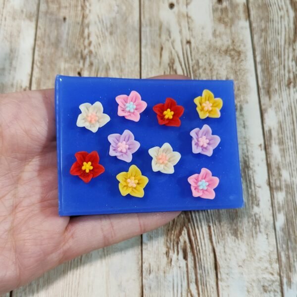 Stampo Fiori di Giglio 3D 10pz 2cm in silicone per creazioni in resina, gesso, sapone, cera e paste polimeriche - immagine 4
