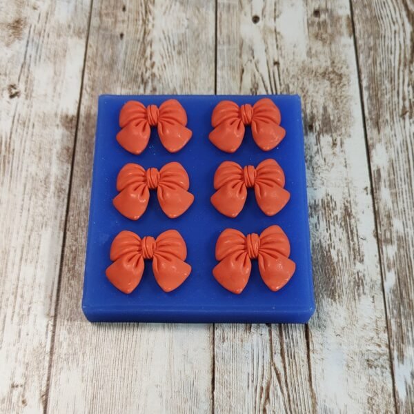 Stampo Fiocchi 6pz 3cm in silicone per creazioni in resina, gesso, paste polimeriche, sapone e cera - immagine 2