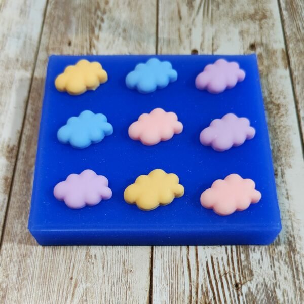 Stampo Nuvole 9pz 2cm in silicone per creazioni in resina, gesso, sapone, cera e paste polimeriche - immagine 3
