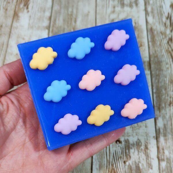 Stampo Nuvole 9pz 2cm in silicone per creazioni in resina, gesso, sapone, cera e paste polimeriche - immagine 6