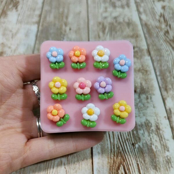 Stampo Fiorellini 10pz 15mm in silicone per creazioni in resina, gesso, sapone, cera e paste polimeriche - immagine 2