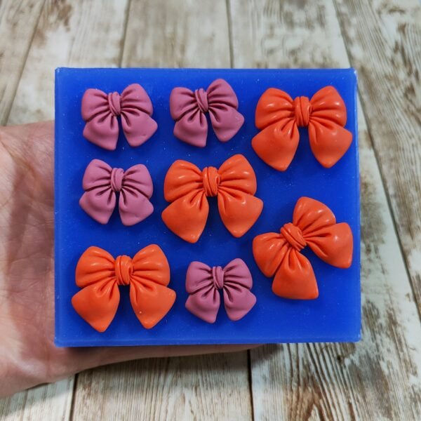 Stampo Fiocchetti 8pz 2-3cm in silicone per creazioni in resina, gesso, sapone, cera e paste polimeriche - immagine 2