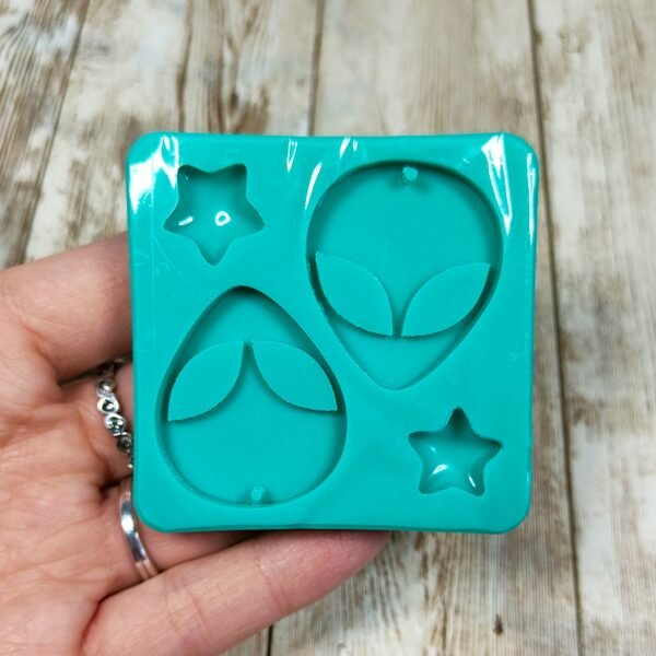 Stampo Alieno Volto 2pz 3CM in silicone per creazioni in resina, gesso, paste polimeriche, sapone e cera - immagine 2
