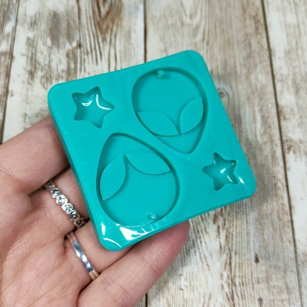 Stampo Alieno Volto 2pz 3CM in silicone per creazioni in resina, gesso, paste polimeriche, sapone e cera - immagine 3