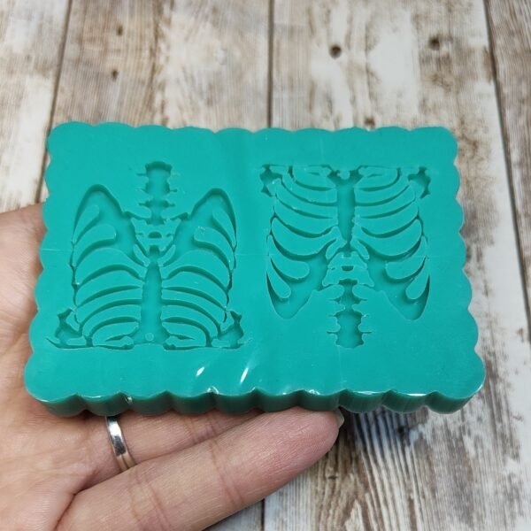 Stampo Gabbia toracica 2pz 4cm in silicone per creazioni in resina, gesso, paste polimeriche, sapone e cera - immagine 4