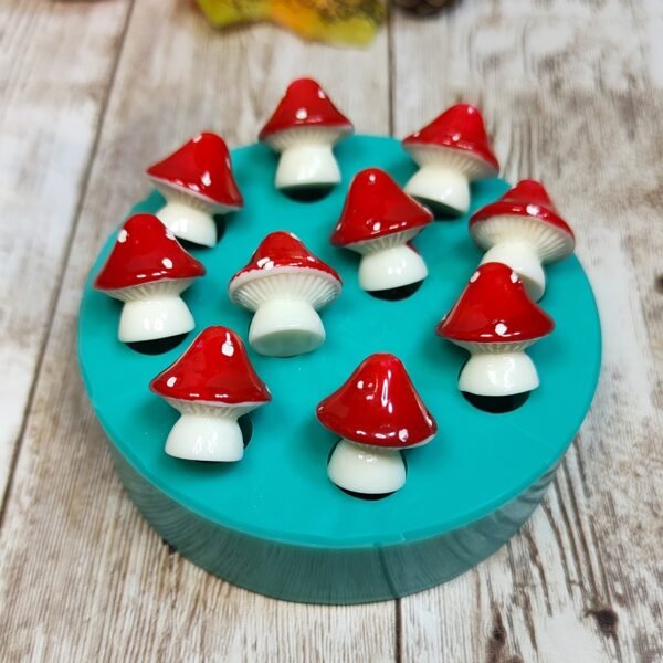 Stampo Funghi 3D 10pz 1,5x2cm in silicone per creazioni in resina, gesso, paste polimeriche, sapone e cera