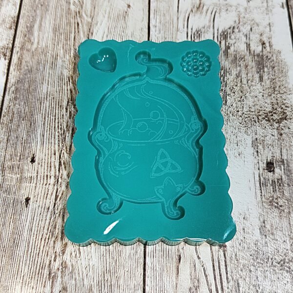 Stampo Calderone 4.5x7cm in silicone per creazioni in resina, gesso, paste polimeriche, sapone e cera - immagine 2