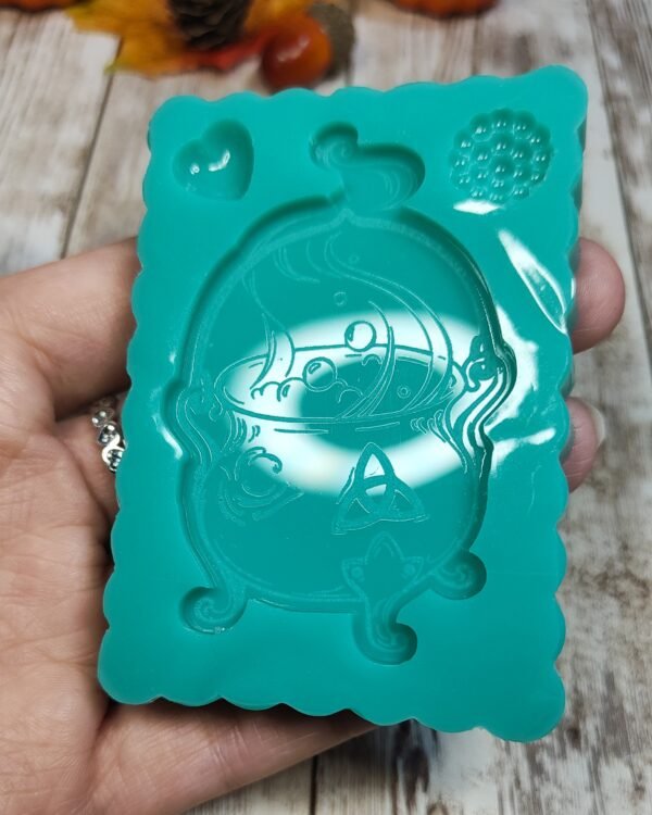 Stampo Calderone 4.5x7cm in silicone per creazioni in resina, gesso, paste polimeriche, sapone e cera - immagine 4
