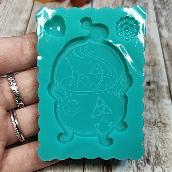Stampo Calderone 4.5x7cm in silicone per creazioni in resina, gesso, paste polimeriche, sapone e cera - immagine 5