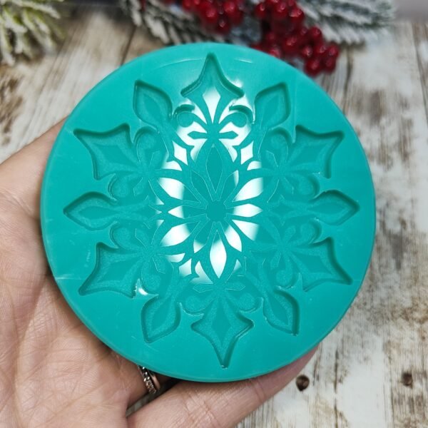 Stampo Fiocco di neve 7,5 cm in silicone per creazioni in resina, gesso, sapone, cera e paste polimeriche - immagine 3