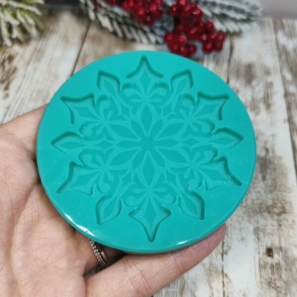 Stampo Fiocco di neve 7,5 cm in silicone per creazioni in resina, gesso, sapone, cera e paste polimeriche - immagine 4