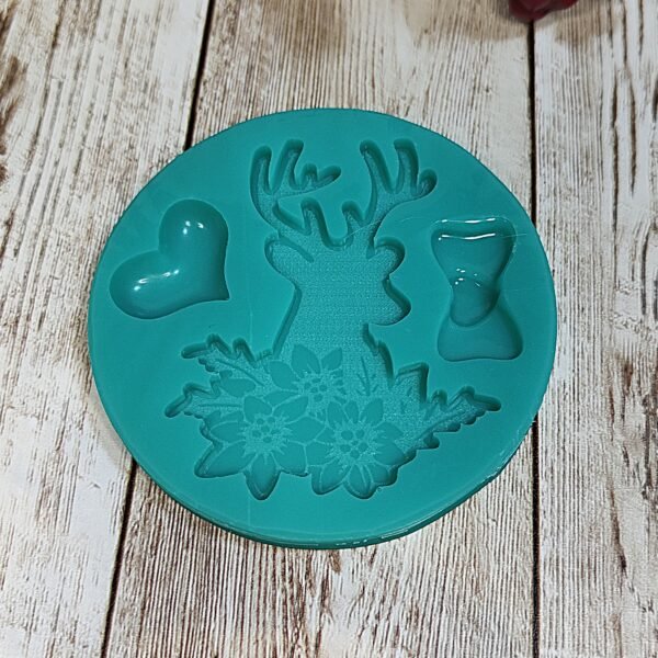 Stampo Renna Natalizia con Stelle di Natale 6cm in silicone per creazioni in resina, gesso, paste polimeriche, sapone e cera - immagine 5