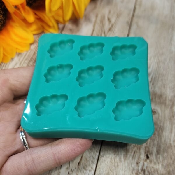 Stampo Nuvole 9pz 2cm in silicone per creazioni in resina, gesso, sapone, cera e paste polimeriche - immagine 9