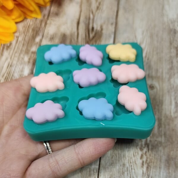 Stampo Nuvole 9pz 2cm in silicone per creazioni in resina, gesso, sapone, cera e paste polimeriche - immagine 12