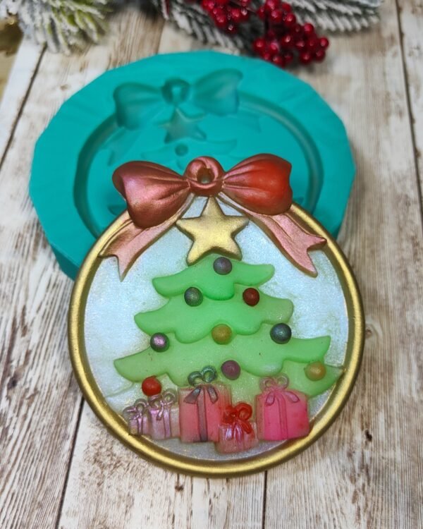 Stampo Pallina di Natale con Albero e regali 10 CM in silicone per creazioni in resina e gesso - immagine 6
