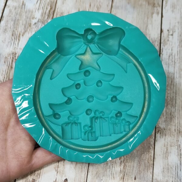 Stampo Pallina di Natale con Albero e regali 10 CM in silicone per creazioni in resina e gesso - immagine 8
