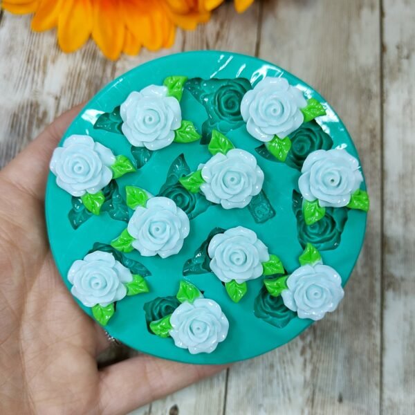 Stampo Rose con foglie 10pz 2cm in silicone per creazioni in resina, gesso, paste polimeriche, sapone e cera