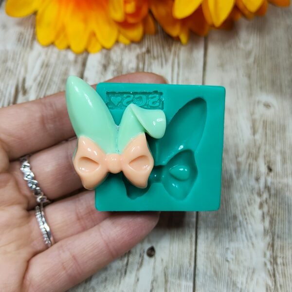 Stampo in silicone Fiocco con orecchie da coniglietto per creazioni in resina e fimo