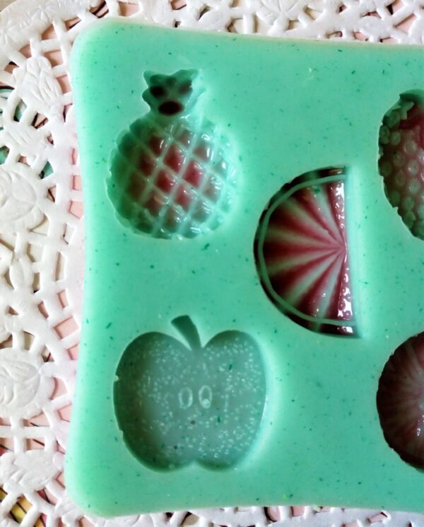Stampo Frutta mista 5pz 2cm in silicone per creazioni in resina, fimo, ecc - immagine 6