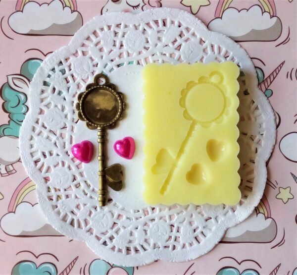 Stampo in silicone Chiave cammeo con cuori per creazioni in resina e fimo