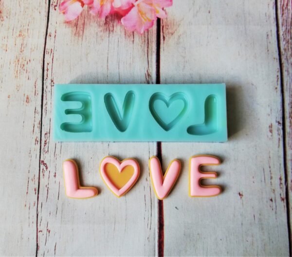Stampo in silicone Scritta LOVE biscotto con cuore, per creazioni in resina e fimo - immagine 4