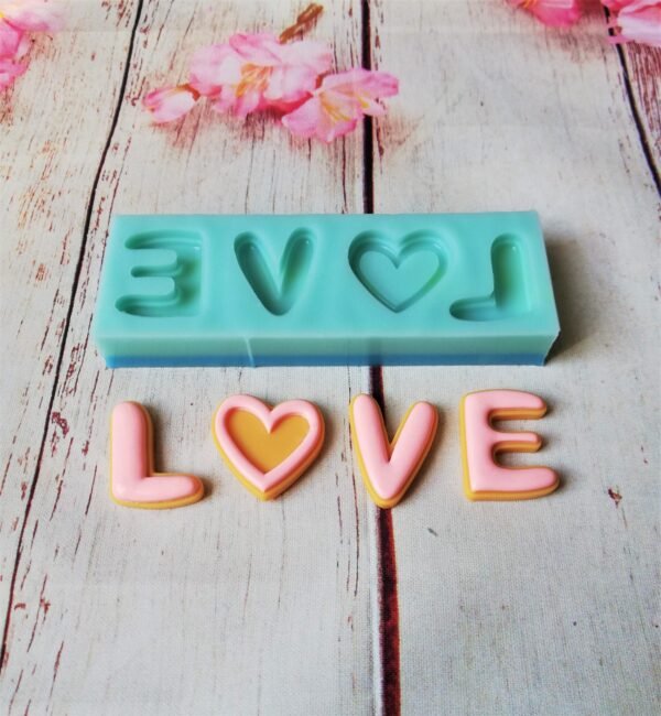 Stampo in silicone Scritta LOVE biscotto con cuore, per creazioni in resina e fimo