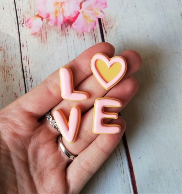 Stampo in silicone Scritta LOVE biscotto con cuore, per creazioni in resina e fimo - immagine 7